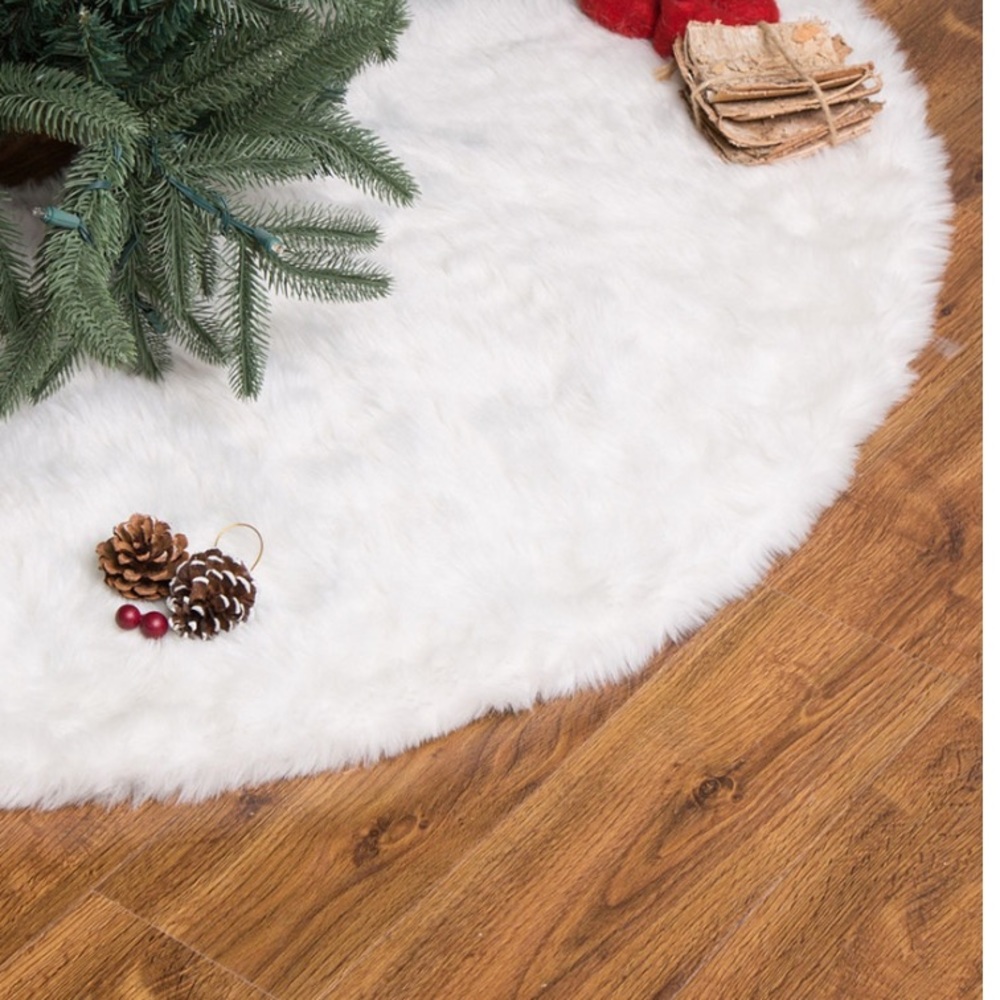 48" D Plush Christmas Tree Skirt - NEW - RETAILS $168.00